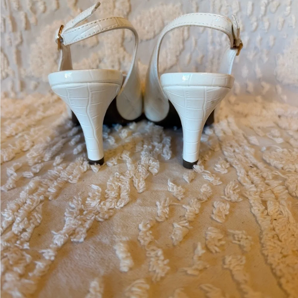 White Women's Slingback Pointed-Toe Heels with Gold Accent #538
